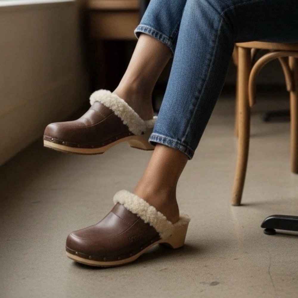 UGG Kalie Women's Brown Leather Clogs Sherpa Lined Slip On Size 6 Wooden Heel